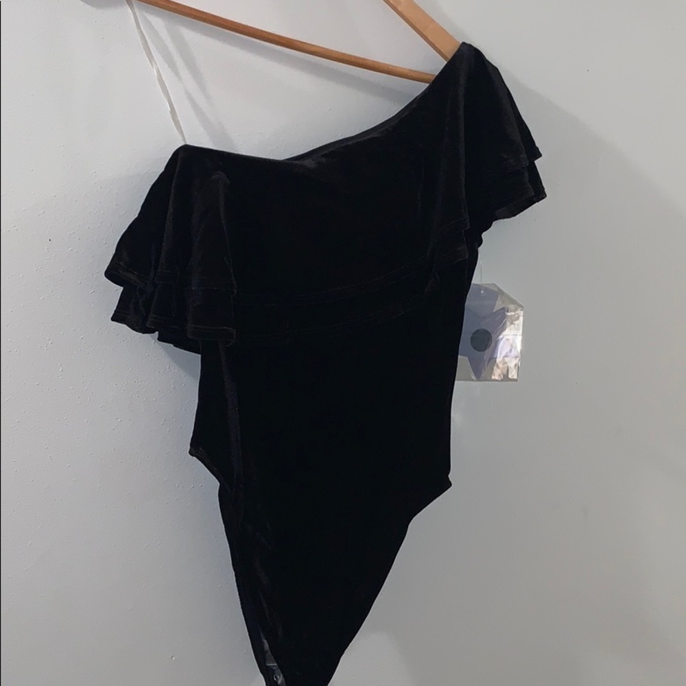 🆕 Good American ruffle one shoulder bodysuit - Picture 7 of 7